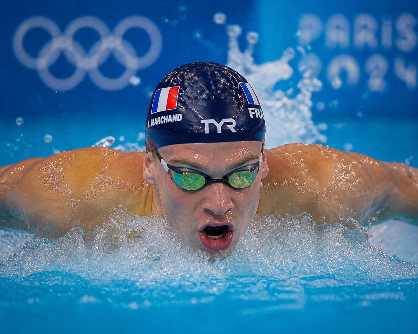 découvrez comment léon marchand, le prodige français, transforme la natation mondiale grâce à ses performances extraordinaires et son innovation technique.
