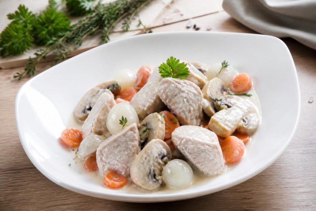 découvrez la recette légère de la blanquette de dinde, idéale pour les amateurs de cuisine saine et savoureuse. facile à préparer, elle allie goût et légèreté pour un repas équilibré.