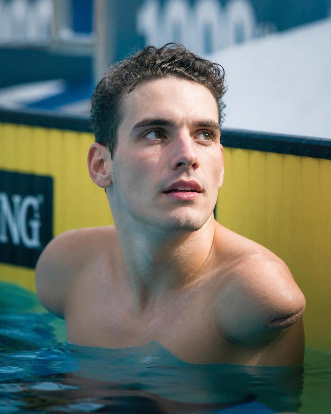 découvrez l'incroyable parcours de théo curin, nageur inspirant qui transforme les défis du handicap en exploits sportifs remarquables.