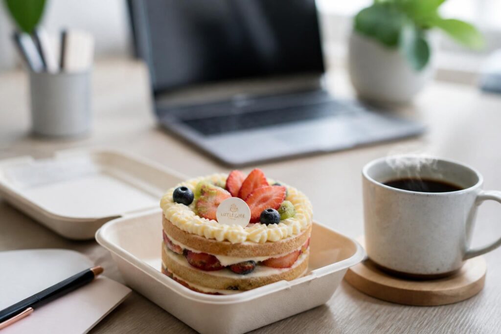 découvrez le bento cake, une délicieuse tendance gourmande qui transforme vos pauses sucrées au bureau en moments d'exception alliant plaisir et originalité.